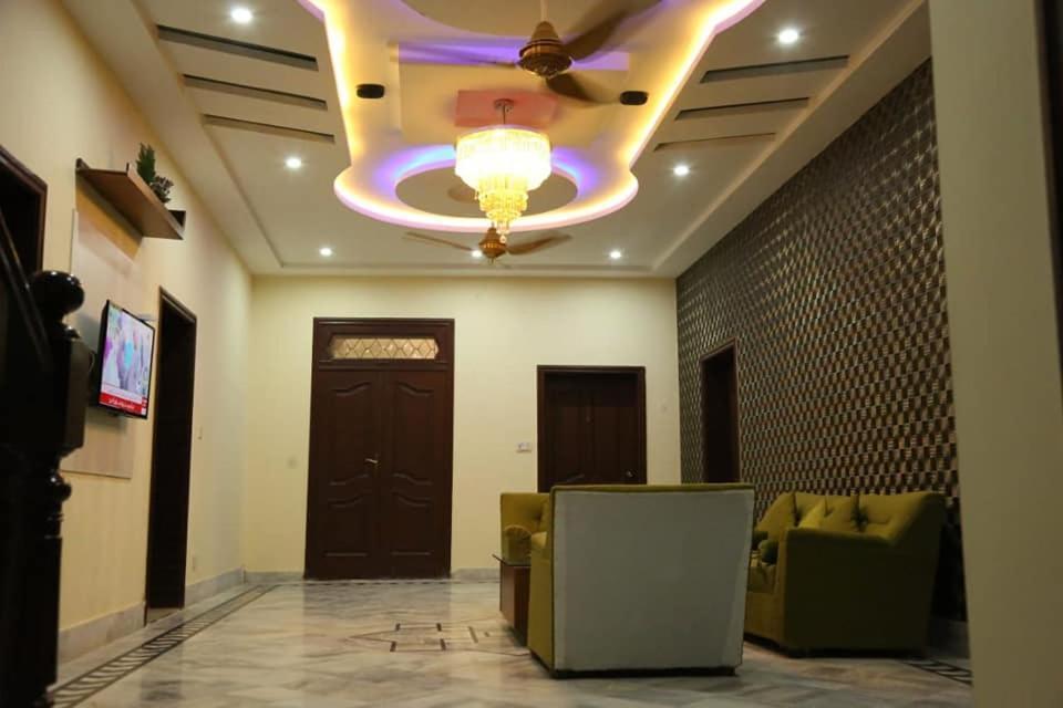 Hotel Pak Continental Multan Buitenkant foto