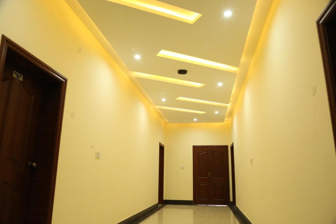 Hotel Pak Continental Multan Buitenkant foto