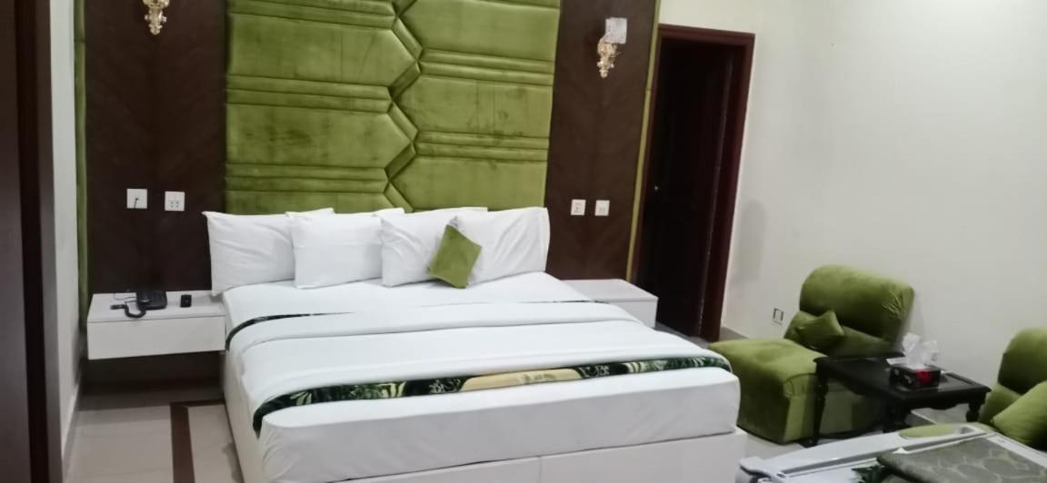Hotel Pak Continental Multan Buitenkant foto