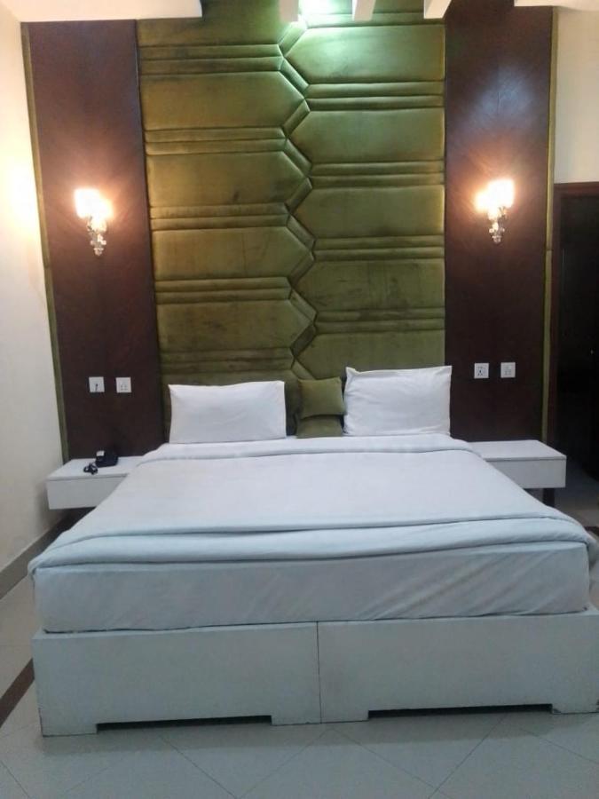 Hotel Pak Continental Multan Buitenkant foto