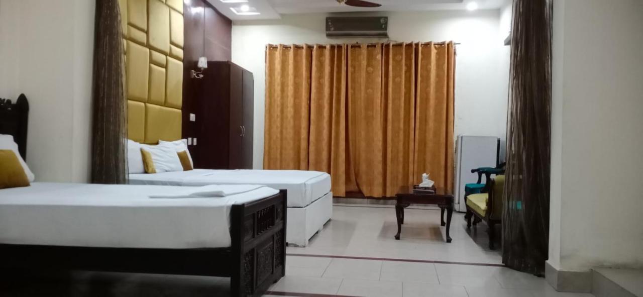 Hotel Pak Continental Multan Buitenkant foto