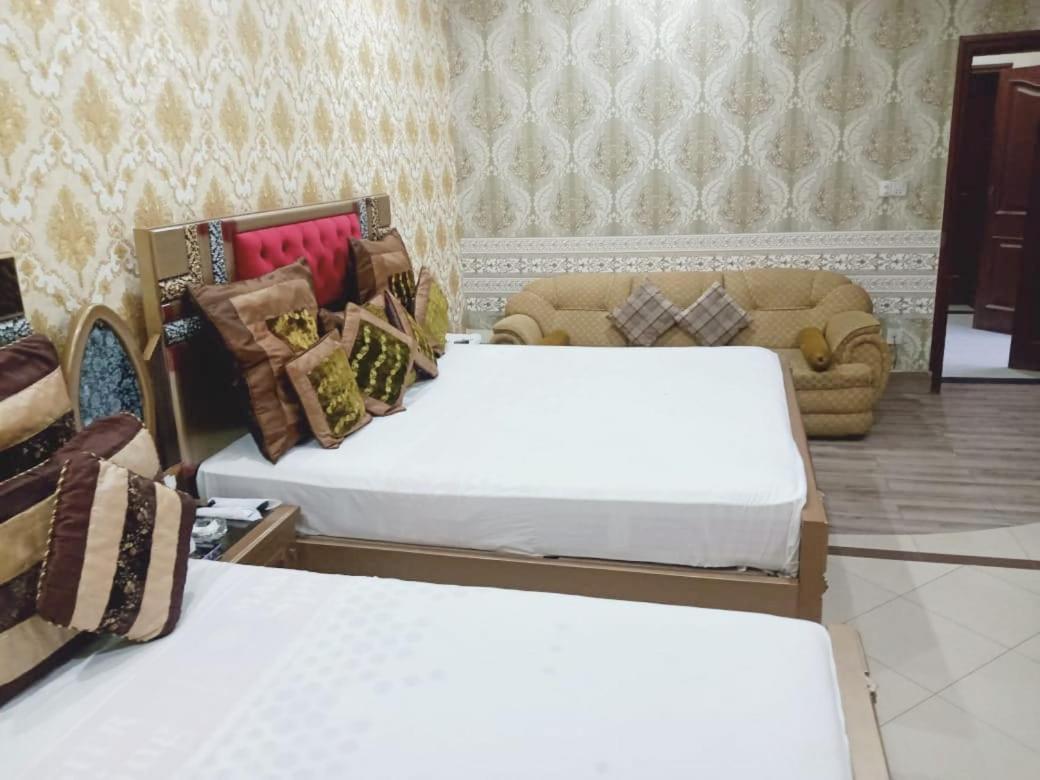 Hotel Pak Continental Multan Buitenkant foto