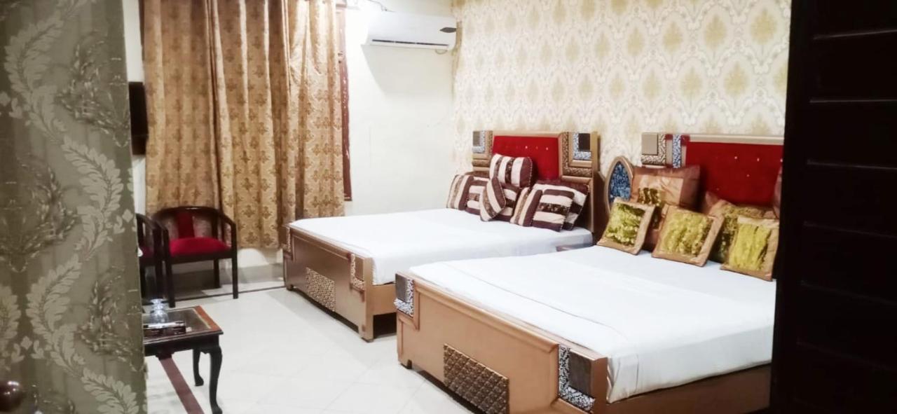Hotel Pak Continental Multan Buitenkant foto