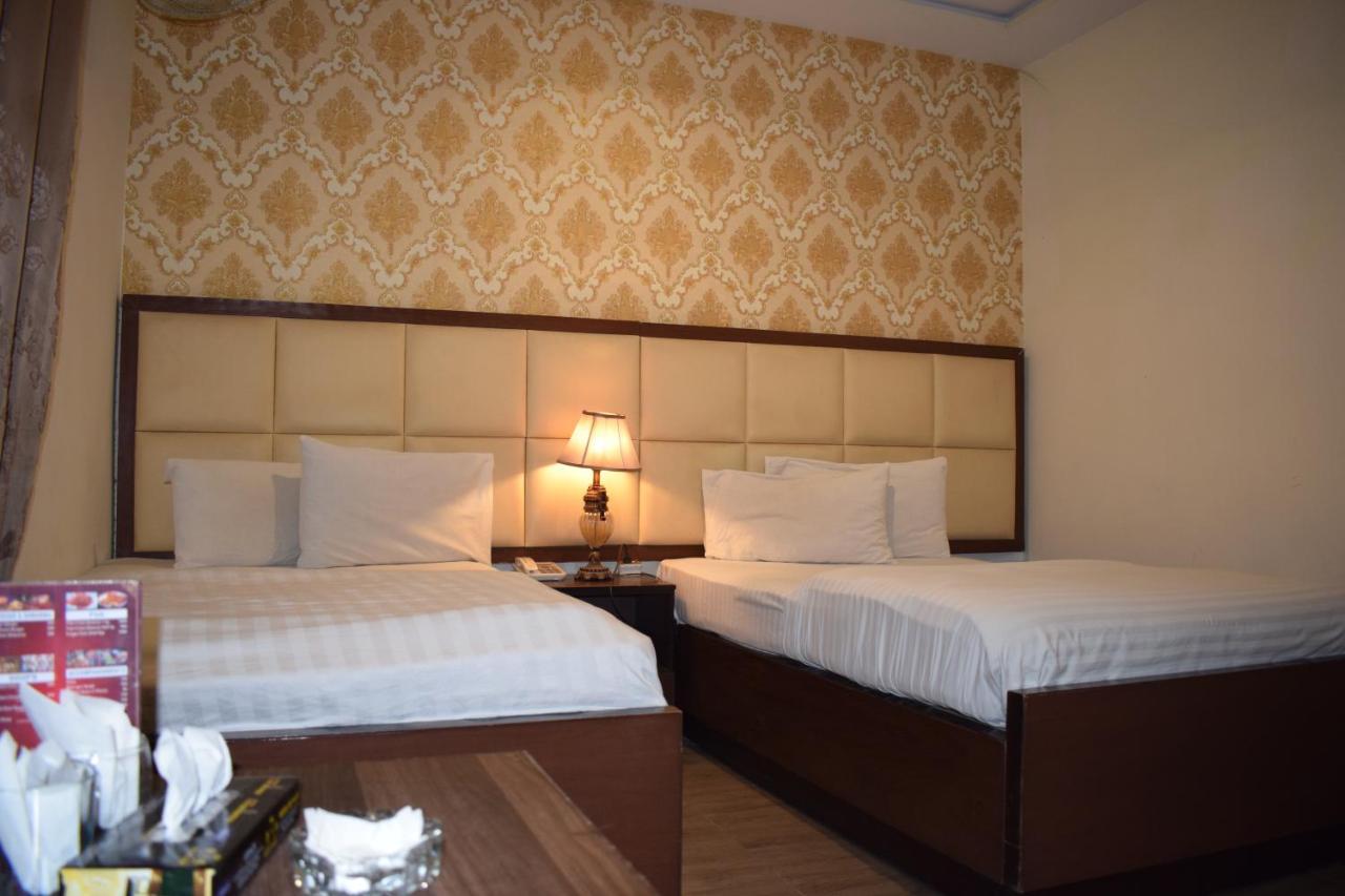 Hotel Pak Continental Multan Buitenkant foto