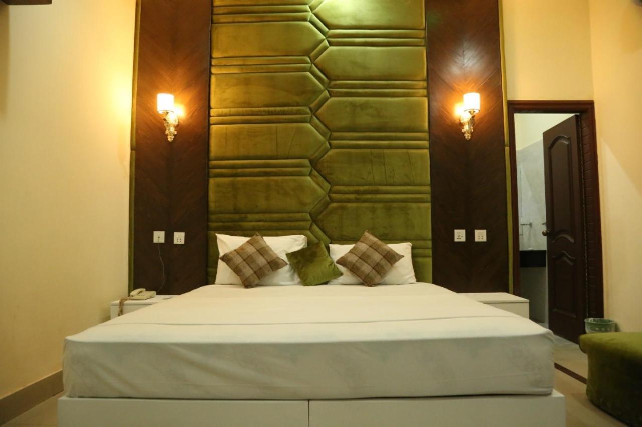 Hotel Pak Continental Multan Buitenkant foto
