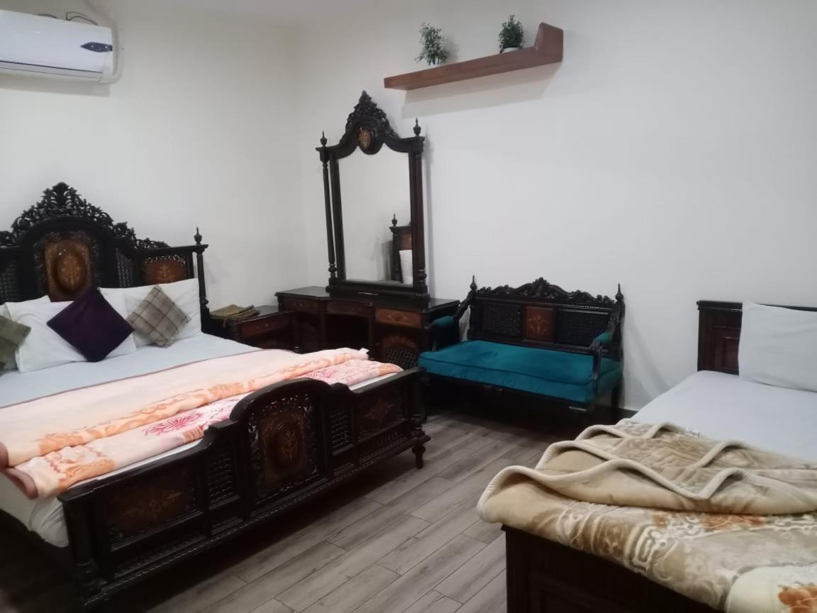 Hotel Pak Continental Multan Buitenkant foto