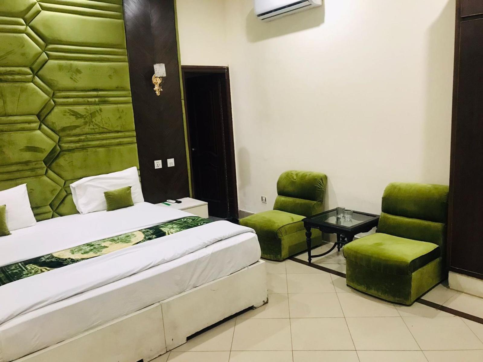 Hotel Pak Continental Multan Buitenkant foto