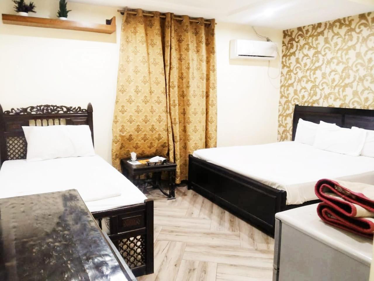 Hotel Pak Continental Multan Buitenkant foto