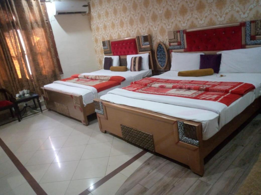 Hotel Pak Continental Multan Buitenkant foto