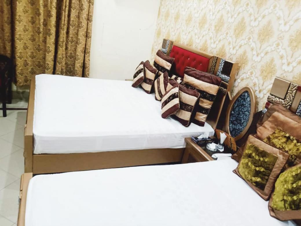 Hotel Pak Continental Multan Buitenkant foto