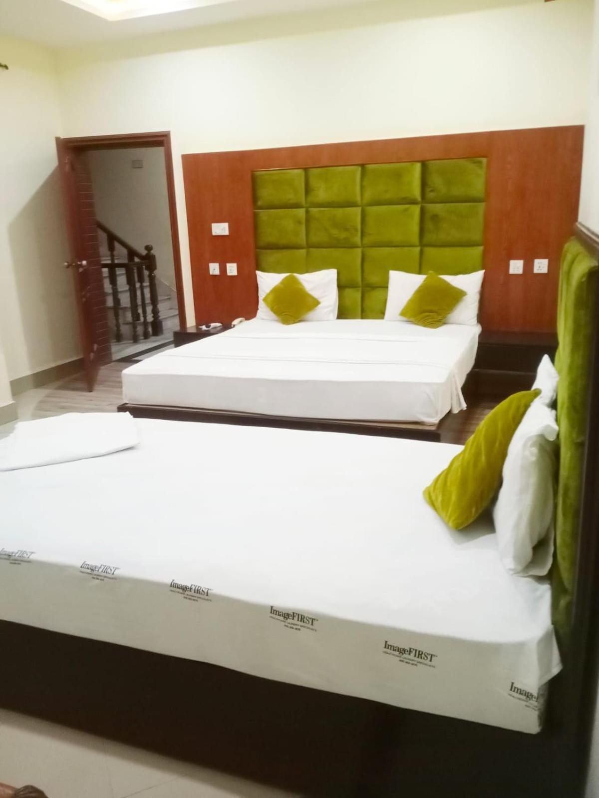 Hotel Pak Continental Multan Buitenkant foto