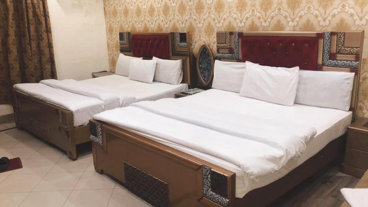 Hotel Pak Continental Multan Buitenkant foto