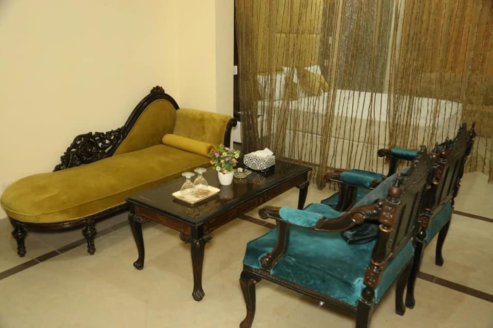 Hotel Pak Continental Multan Buitenkant foto